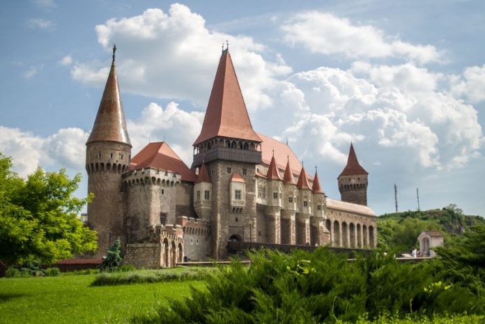 9 Best Castles In Romania That You Must Visit - The Travelling Pinoys